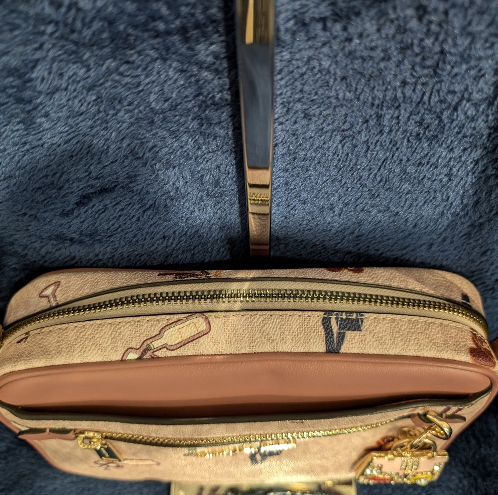 Michael Kors City print Crossbody Bag AND unbranded Bag Charm. 9.5x6.5x2", NWOT - Picture 5 of 13